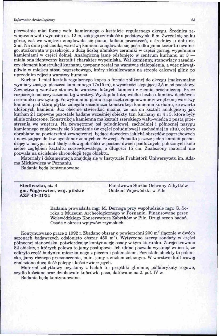 Informator Archeologiczny 63 pierwotnie miał formę wału kamiennego o kształcie regularnego okręgu. Średnica zewnętrzna wału wynosiła ok. 12m, zaśjego szerokość u podstawy ok. 5 m.