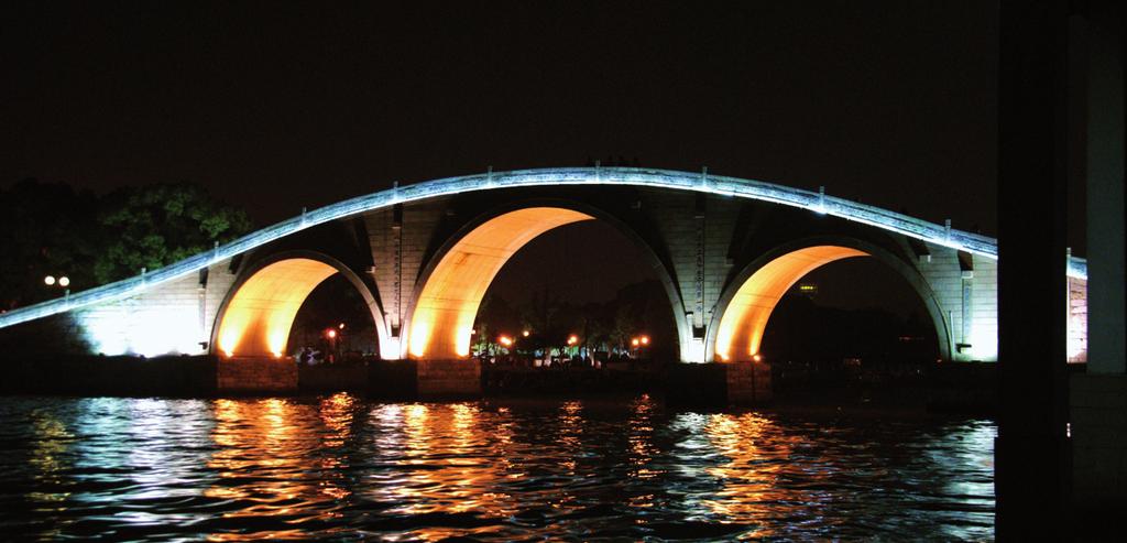 Mosty w Luzhi Miasto nazywane muzeum starych mostów chińskich. Jest jednym z najlepiej zachowanych starych chińskich miast.