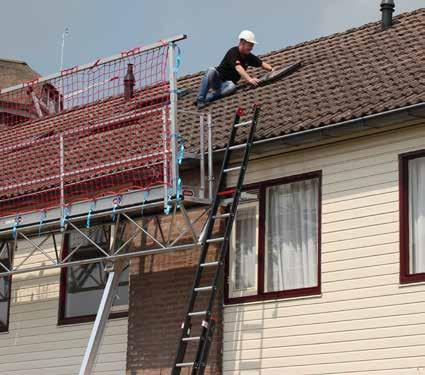 podczas montażu i konserwacji pokryć dachowych, paneli słonecznych i okien dachowych. Ramy poręczowe dostępne są w dwóch wersjach: z siatką bezpieczeństwa lub bez. MTB-DRB rama poręczowa (1.