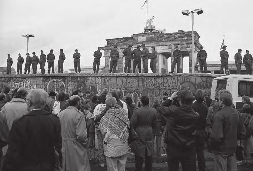 11 listopada 1989 r., Mur Berliński, fot. NAF Dementi / Ośrodek Pamięć i Przyszłość koszarce,,matylda, wrócili do Widuchowej bez Franciszka, nie wzbudziło to niczyich podejrzeń.