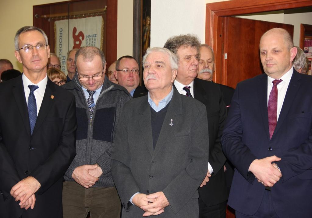 rocznicy wprowadzenia stanu wojennego w Pol- Głos związkowca 47-48/2017 sce oraz odniósł się do życzliwej współpracy