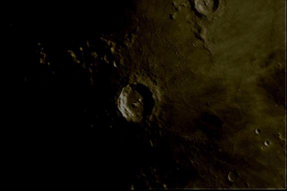 Na Księżycu Zdjęcie krateru Kopernika Mikołaj Kopernik na Księżycu nie był, choć na pewno wiele czasu poświęcił na jego obserwacje. Jednak jego imieniem nazwano jeden z kraterów na Księżycu.