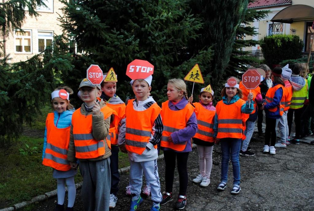 3.Organizacja imprez promujących bezpieczeństwo uczniów w drodze do i ze szkoły.