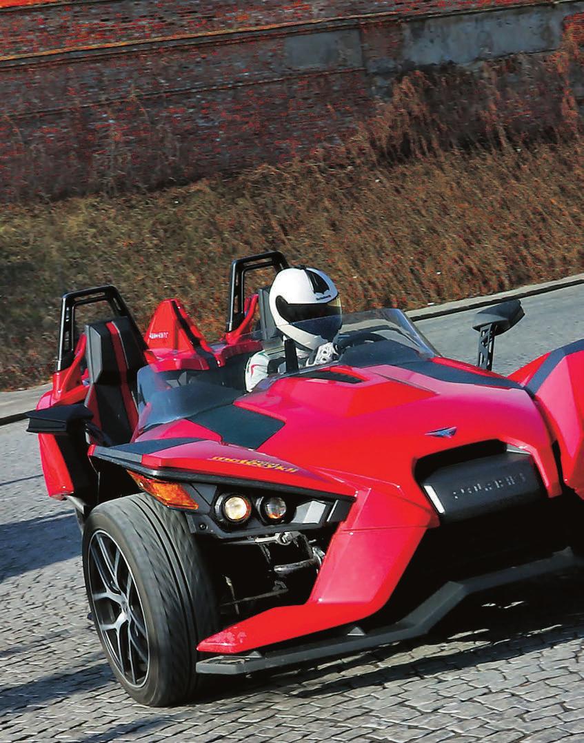 SPRAWDZIAN Polaris Slingshot TRÓJKOŁOWY OD NIE ZAMIERZAMY ZMIENIAĆ BRANŻY Z MOTOCYKLOWEJ NA SAMOCHODOWĄ. SPECJALIZUJEMY SIĘ W TESTOWANIU MOTOCYKLI I TAK ZOSTANIE.