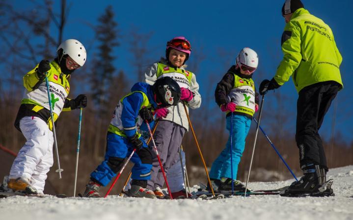 SZKOLENIA INDYWIDUALNE Narciarstwo oraz snowboard stają się coraz bardziej popularne. Zapraszamy wszystkich chętnych na szkolenia z naszymi Instruktorami.