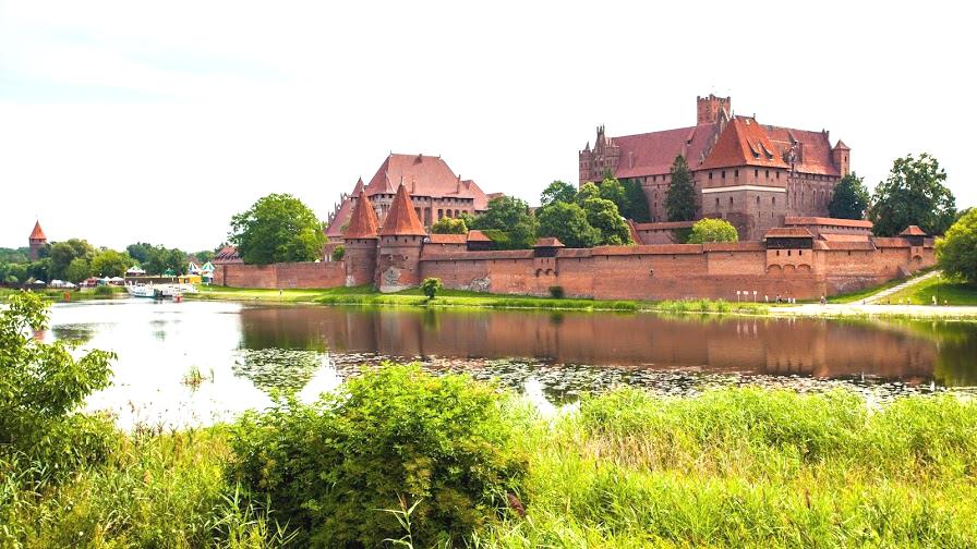 Co może przekonać do przyjazdu poza zamkami (wybrane wypowiedzi): Nie adresować promocji/informacji tylko do rowerzystów - także do osób zmotoryzowanych oraz do turystów pieszych; Natężenie ruchu,