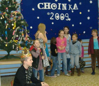 CHOINKA NOWOROCZNA 2009-01-17 Od wielu lat organizujemy dla uczniów i ich rodziców Choinkę Noworoczną.
