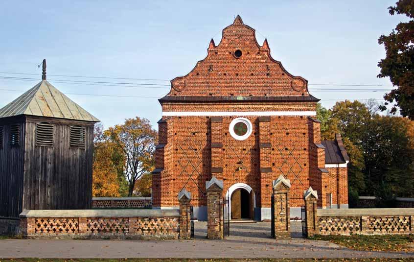 Projekty realizowane na terenie Lokalnej Grupy Działania Przyjazne Mazowsze Dach na wieki Kościół w Krajkowie w swej długiej historii nie miał szczęścia do dachów. Konsekrowana w 1543 r.