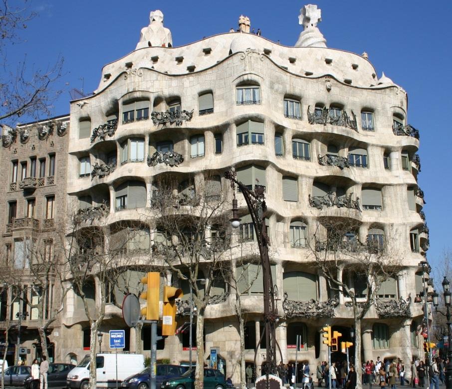 Casa Milá, jak pragnął sam Gaudí, miała być odpowiedzią na brak interesujących budynków w mieście.