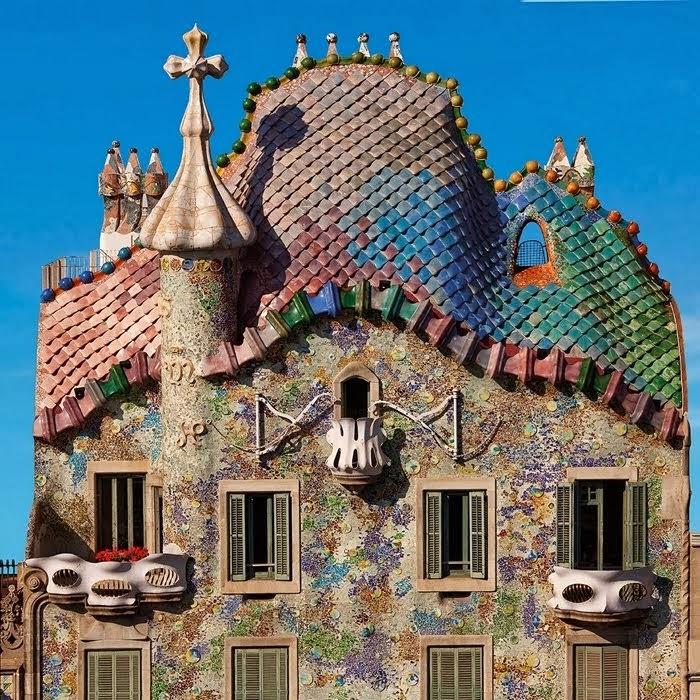 Casa Batlló Budynek mieszkalny znajdujący się w Barcelonie, przebudowany w latach 1904 1906 przez Antoniego Gaudíego.