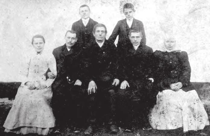 P i ąt e P o k o l e n i e 95 Był także wybierany do wydziału gminy Puńców (w czasach austro-węgierskich wydział gminy był odpowiednikiem dzisiejszej rady gminy; wydziałowi ze swojego grona wybierali