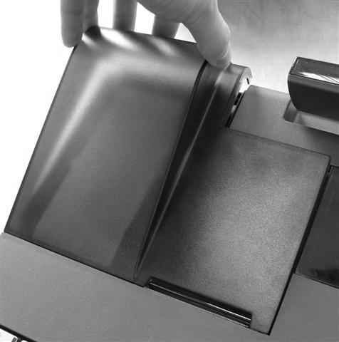 3.5. Podłączanie szuflady Istnieje możliwość podłączenia do kasy kasety na pieniądze (szuflady). Doboru szuflady oraz pierwszego podłączenia powinien dokonać uprawniony serwisant.