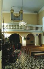 W XVIII wieku właścicielem wsi był Kazimierz Krasiński, oboźny koronny, który zlecił przebudowę kościoła, fundując budowę chóru muzycznego, wspartego na pięciu arkadach filarowych ozdobionych