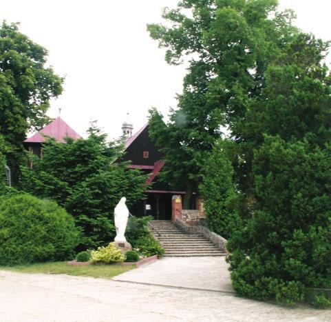 98 Radzyminek Kościół Starokatolicki Mariawitów Parafia powstała w 1906 roku w wyniku rozłamu polskiego Kościoła Rzymskokatolickiego i do dziś czynnie działa. Świątynia znajduje się w odległości ok.