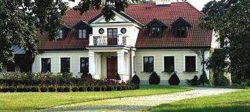 W 1905 roku właścicielem majątku był Lucjan Klamborowski, w 1930 roku Stefan Sokołowski, a w 1997 roku posiadłość kupił Krzysztof Stankowski z Płońska.