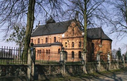 W połowie XVI wieku zbudowano kolejny, drewniany kościół, z dwiema bocznymi kaplicami, który konsekrował biskup Andrzej Noskowski, urodzony w pobliskim Noskowie.