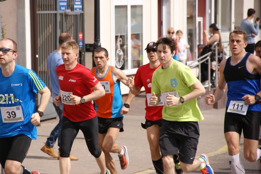 BIEG WOJCIECHOWY (V edycja 07.05.2017) Organizatorem jest OSiR w Serocku natomiast patronem honorowym Burmistrz Miasta i Gminy Serock.