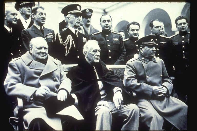 .. ZSRR... B. Określ, kiedy konferencje te się odbyły, podając ich daty roczne. (2 p.) Teheran... Jałta... C.