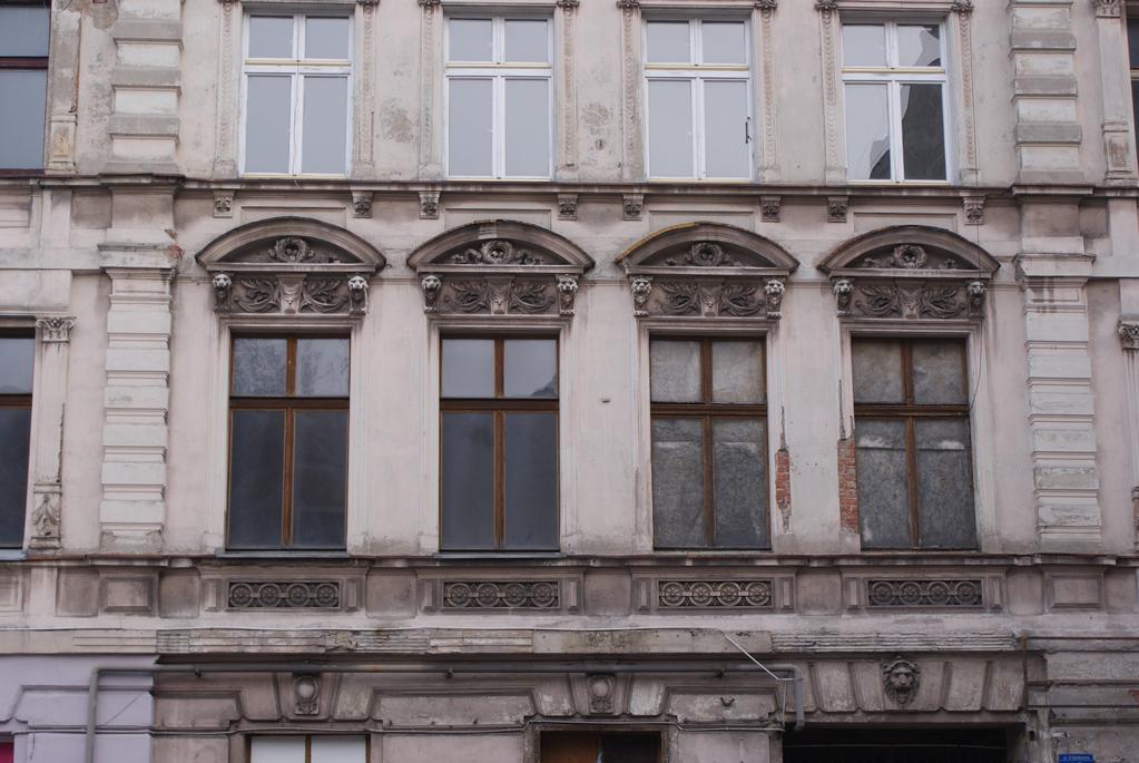 Fot. nr 1. Fotografia frontowej elewacji kamienicy, stan z 2012 roku. Fot. Natalia Pawłowska Fot. nr 2.