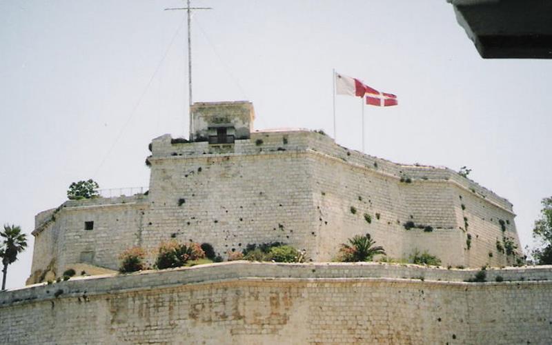 Flaga Republiki Malty i flaga Zakonu