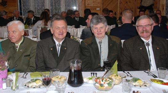 Od lewej: Sylwester Murza, Jan Szpunar - były wieloletni łowczy okregowy, Krzysztof Mielnikiewicz - członek NRŁ,