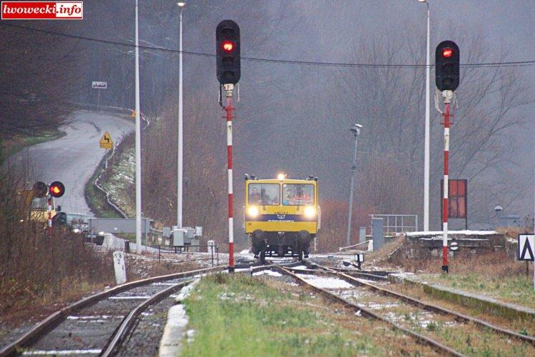 Cezary Przybylski Marszałek Województwa Dolnośląskiego przyznaje, że w chwili obecnej niezbędna jest na tej linii rewitalizacja, poprawa stanu torowiska.