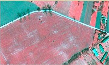 kompozycji standardowej). Fig. 14. Example of the colour variability of farmland where residues are objects of human activity present below the surface.