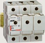 R 300 rozłączniki izolacyjne z bezpiecznikami R 301, R 302, R 303 6066 05 6067 07 Wyposażone we wkładki bezpiecznikowe typu D 01 (2 16 A), D 02 (20 63 A) Pak. Nr ref.