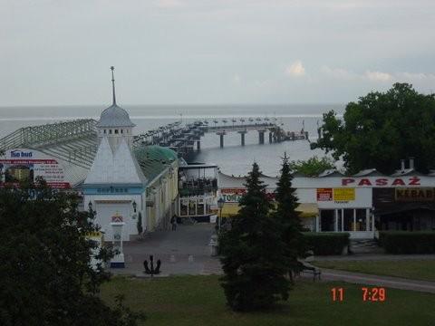 To woda, plaża, przyroda.