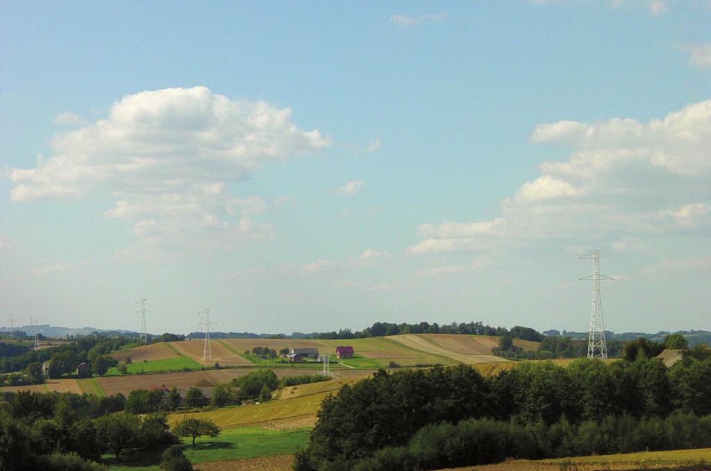 Ponadto, po zrealizowaniu wspomnianych inwestycji, możliwe będzie prowadzenie koniecznych prac remontowo-konserwacyjnych na elementach sieci przesyłowej, bez obaw o ciągłość dostaw energii