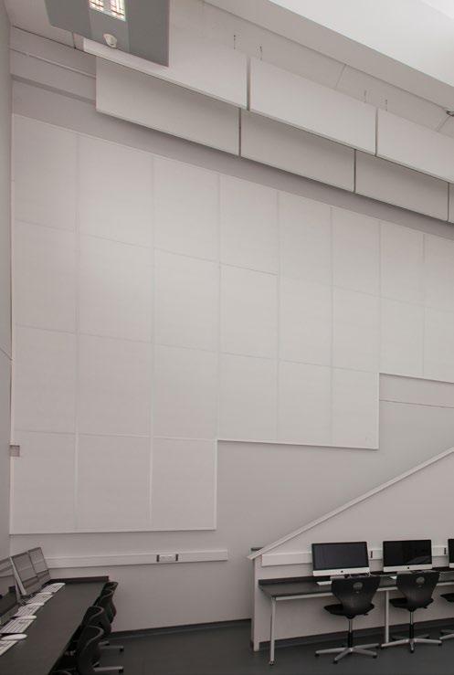 CUDOWNE ŚCIANY 44 Projekt: Akademia w Heartlands, Birmingham, Wielka Brytania Architekt: Elly Loach, Grupa Archial Sufit + ściany: Rockfon Contour + Rockfon Color-all (kolory: Anthracite, Chili,