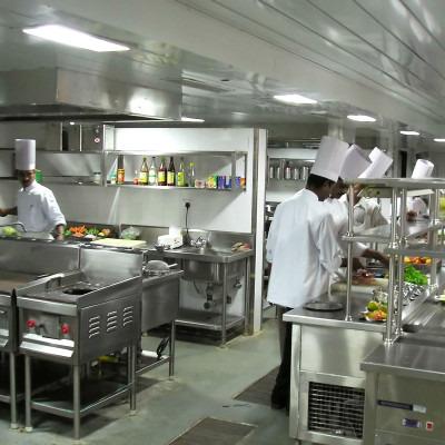 Kierunki kształcenia TECHNIKUM Technik żywienia i usług gastronomicznych Technik pojazdów samochodowych Technik usług fryzjerskich Technik procesów drukowania Technik grafiki i poligrafii cyfrowej