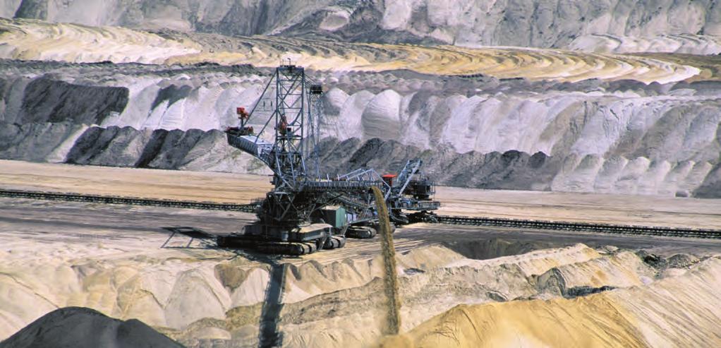 KWB Bełchatów Eksploatacja Kopalnia prowadzi proces produkcyjny w oparciu o dwa pola węglowe: Bełchatów i Szczerców. Średnie roczne wydobycie węgla w ostatnich latach kształtuje się na poziomie ok.