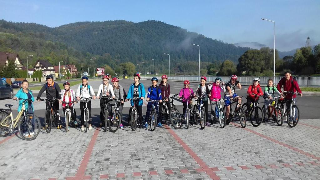 Wycieczka rowerowa W ramach akcji Odblaskowa Szkoła 27 września 2017 r. odbyła się wycieczka rowerowa klasy VII, z Krościenka do Jaworek na Białą Wodę.
