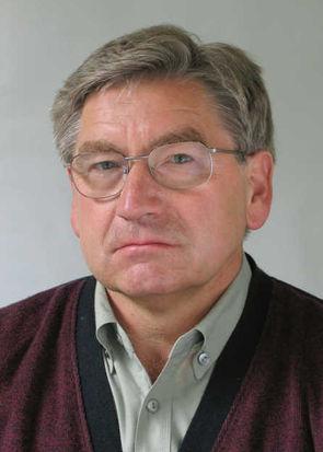Jan Bogucki (1947) absolwent Wydziału Elektroniki Politechniki Warszawskiej (1972); długoletni pracownik Instytutu Łączności w Warszawie (od 1973); autor ponad stu publikacji naukowych;