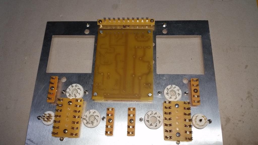 Uzbrajanie tego bloku w potrzebne łączówki oraz pcb.