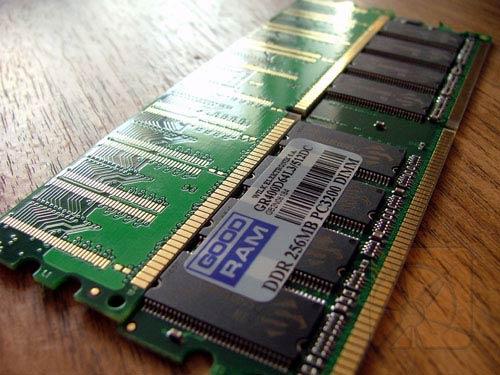 GoodRAM DDR 2 x 256 MB PC3200 DIMM CL3. Jak widać na zdjęciu wersja jednostronna. Oznaczenia na kościach GoodRAM DDR 2 x 256 MB PC3200 DIMM CL3.