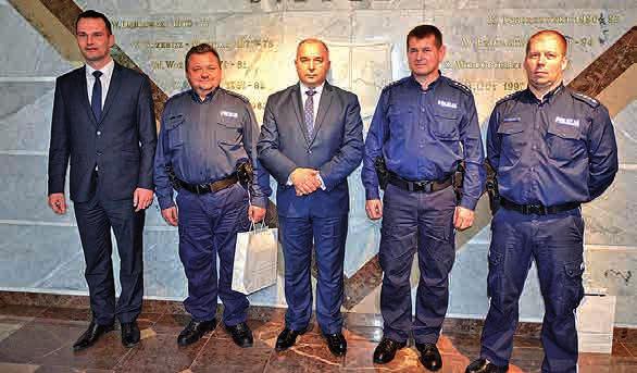 aspirant sztabowy ZBIGNIEW JERZYKOWSKI z Komisariatu Policji w Mordach 2. starszy aspirant TOMASZ CZEŚNIK z Komisariatu Policji w Skórcu 3.