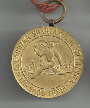 (obecnie województwo świętokrzyskie) zdobył srebrny medal w kategorii juniorów waga kogucia z wynikiem 237,5