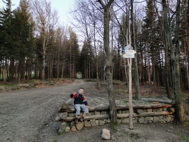 Po drodze do schroniska czeka nas jest jeszcze ładna, malownicza panorama na masyw Klimczoka, oraz Skrzycznego, prezentująca się szczególnie efektownie wieczór, podczas zachodu słońca, gdy skrywa się