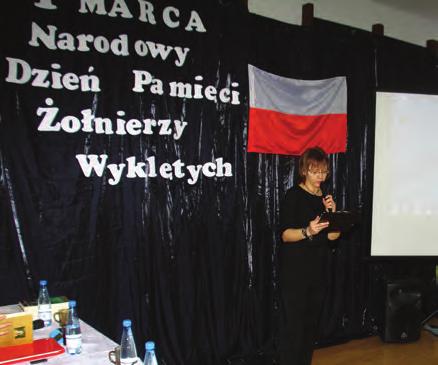 iii gimnazjum Natalia Ziółkowska i Natalia Kłosowska. Całość poprowadziła Małgorzata Szymańska, wicedyrektor szkoły.