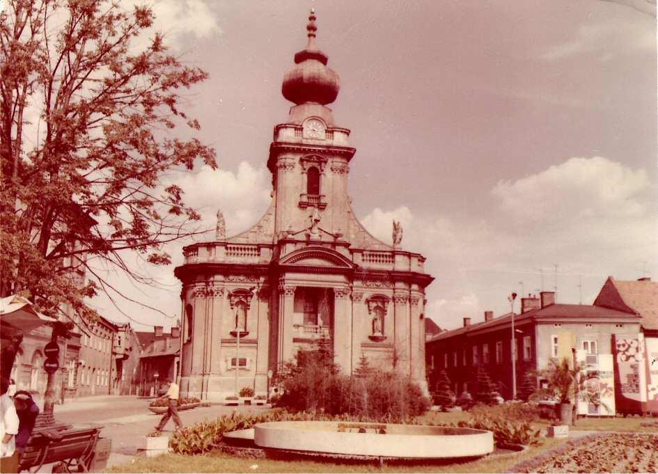 Fragment rynku z kościołem wzmiankowanym z 1325 r. Fot. K. Mall.