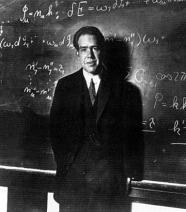 0-05-4 Model Boha atomu wodou Niels Boh (885-96) W 93 Niels Boh stwozył model, w któym usiłował pogodzić idee klasycze i kwatowe.