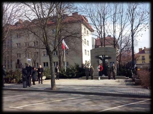 Spotkania i wydarzenia 1 marca - Narodowy Dzieo Pamięci Żołnierzy Wyklętych. Pierwszego dnia złożono kwiaty pod pomnikiem AK oraz w kościele oo.