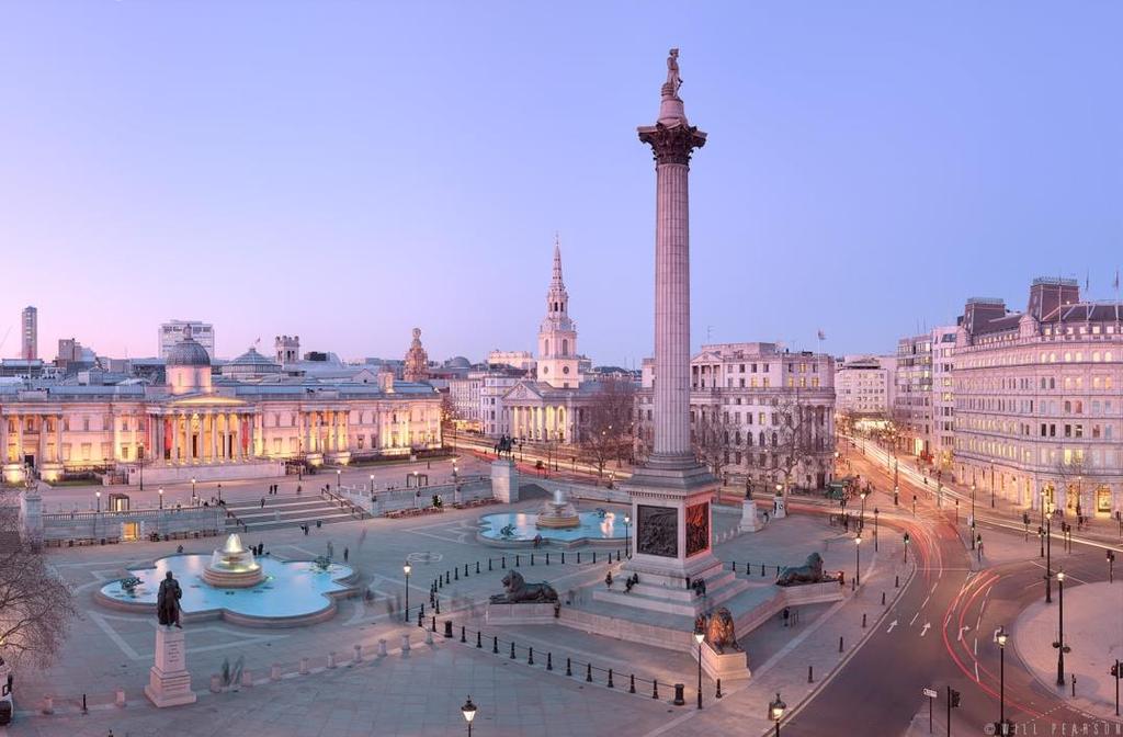 12. Trafalgar Square Trafalgar Square jest uznawany za serce centralnego Londynu. Plac ten powstał w XIX wieku na miejscu dawnych stajni królewskich.