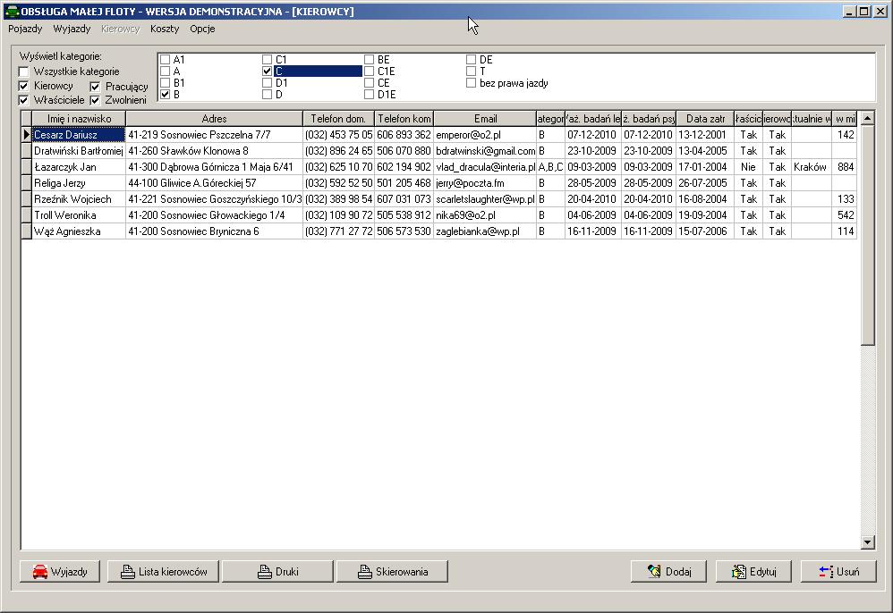 9 Kierowcy Kierowców obsługujemy po kliknięciu w menu Kierowcy. W górnej części okna można wybrać kryteria filtrowania: właściciele / kierowcy / zatrudnieni / zwolnieni oraz kategorie prawa jazdy.