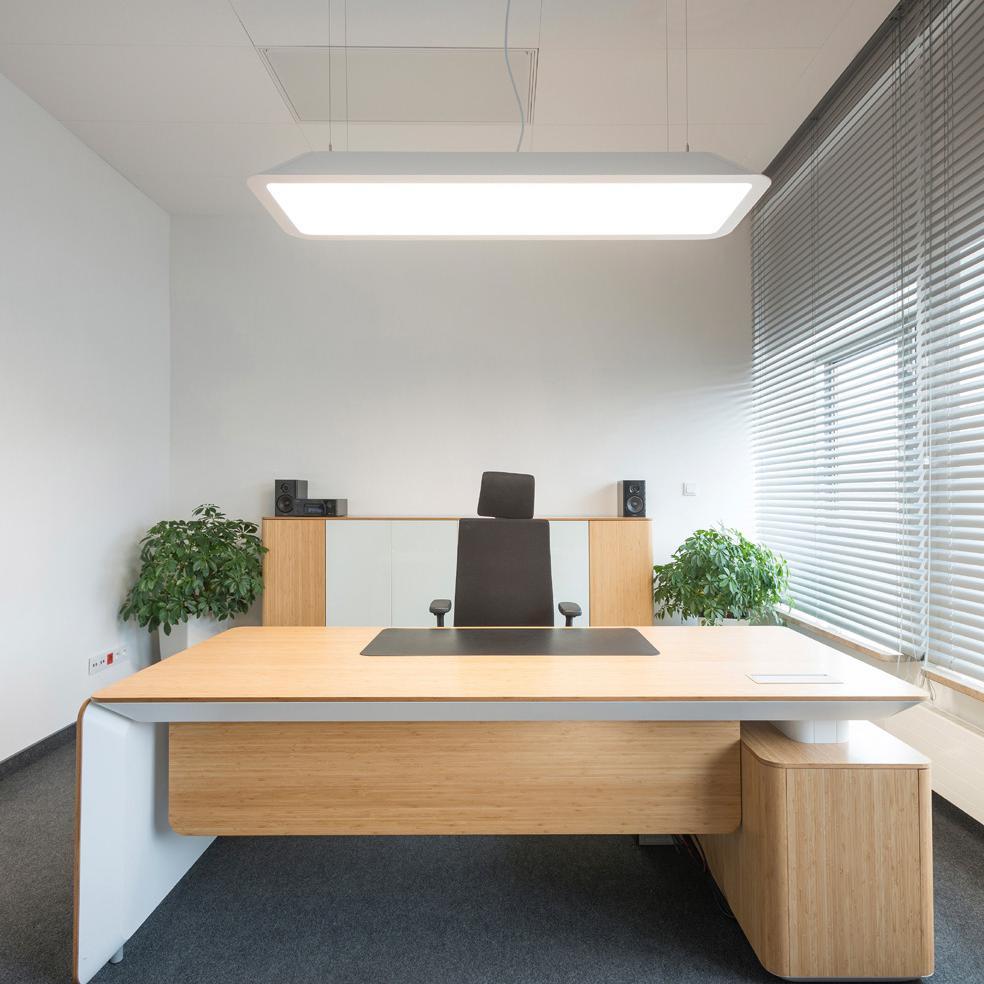 REFLEX fitting creates perfect illumination of office space and meeting rooms lending it timeless prestige.