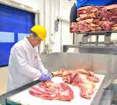 1.4. Bezpieczny Łańcuch Dostaw 1.4. Secure Supply Chain 2014 Regiony skupu Firma przez wiele lat zbudowała bezpieczny łańcuch dostaw, poprzez ścisłą współpracę z wybranymi dostawcami mięsa wołowego.