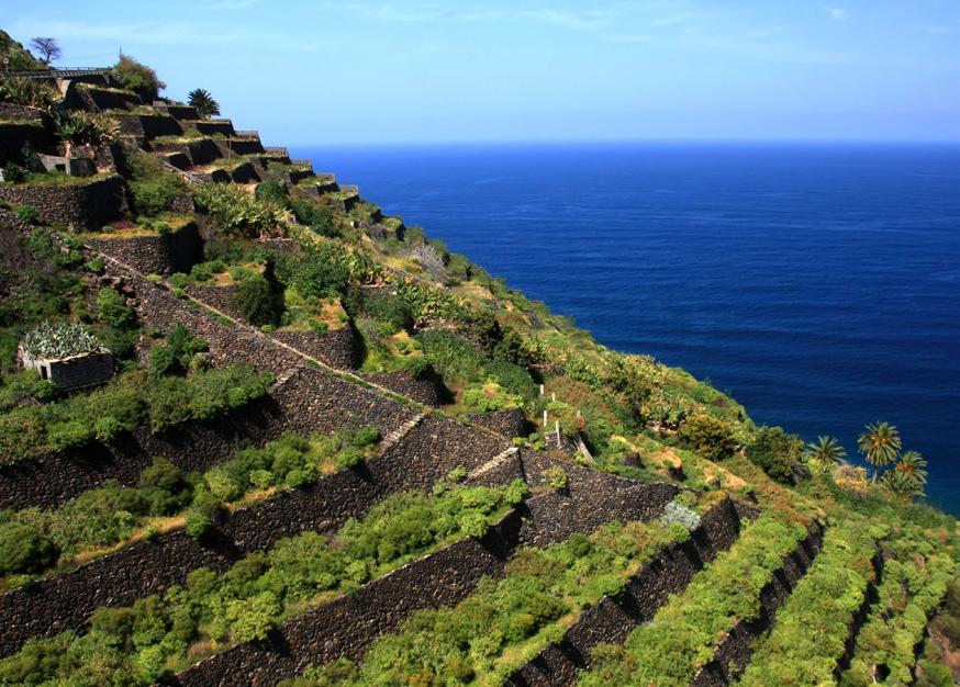 doskonały punkt widokowy Mirador Morro Velosa, z którego zobaczycie piękną panoramę oraz przy dobrej pogodzie Lanzarote.