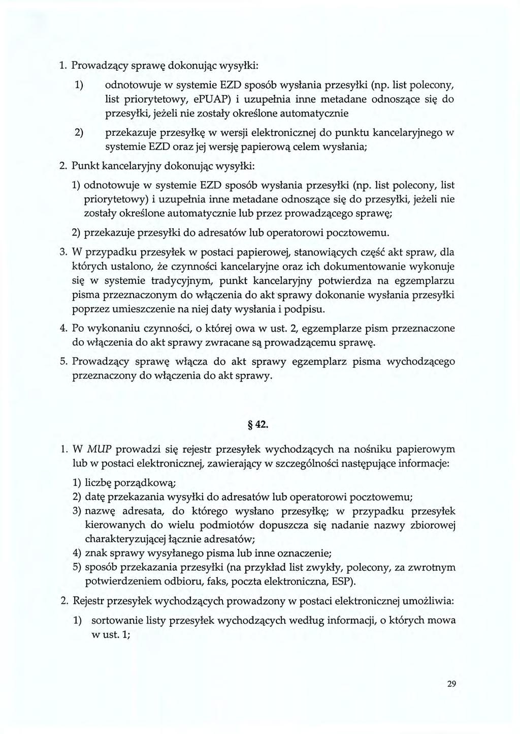 1. Prowadzący sprawę dokonując wysyłki: 1) odnotowuje w systemie EZD sposób wysłania przesyłki (np.